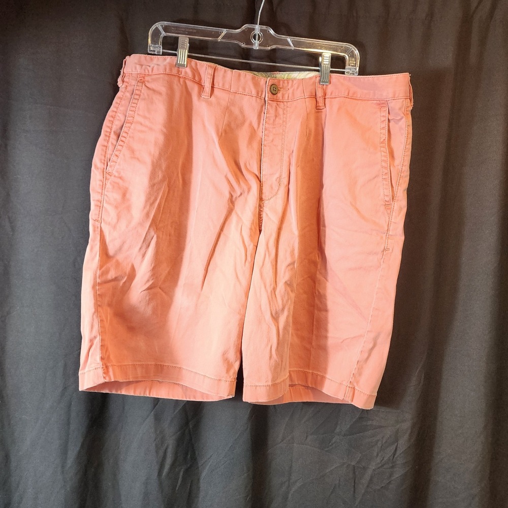 Tommy Bahama Men's Salmon Pink Chino Shorts Size‎ 40